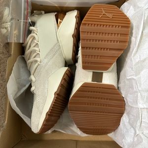 Puma Muse Maia Metallic Sneakers white Metallic Bronze Women's size 6.5